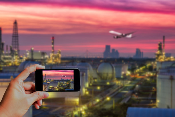 炼油厂在黄昏和石油感谢图片下载