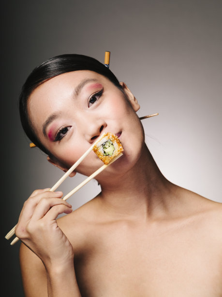 品尝寿司图片下载