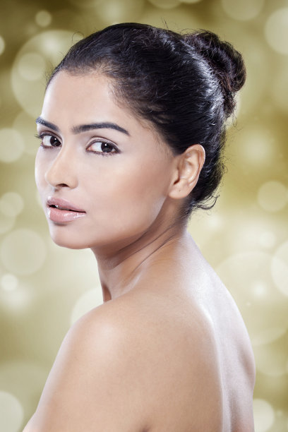 拥有美丽脸庞和完美肌肤的女孩图片下载