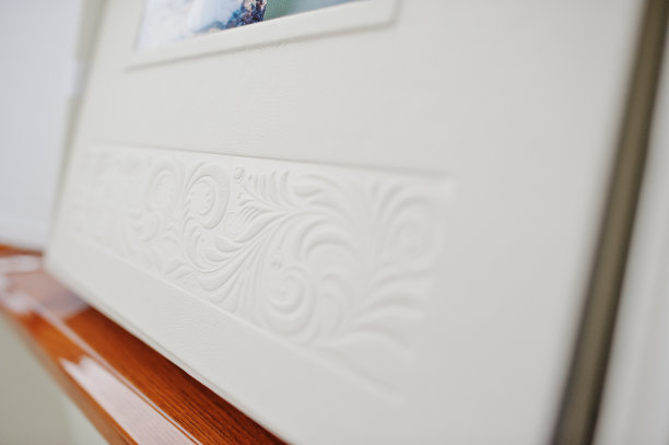 装饰上的豪华皮革婚礼书籍和相册图片下载