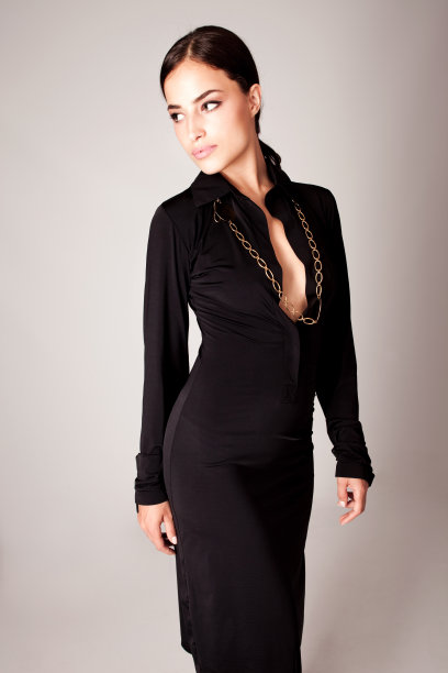 优雅的黑色连衣裙图片下载