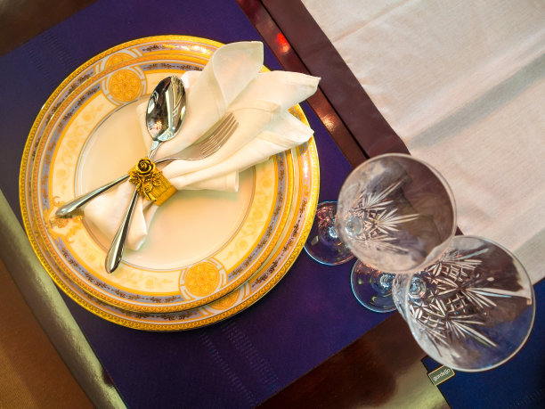 成套的餐具图片下载