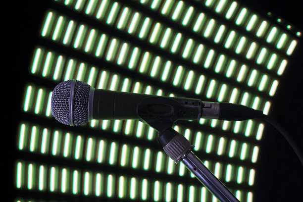 绿色中心弧式传声器图片下载