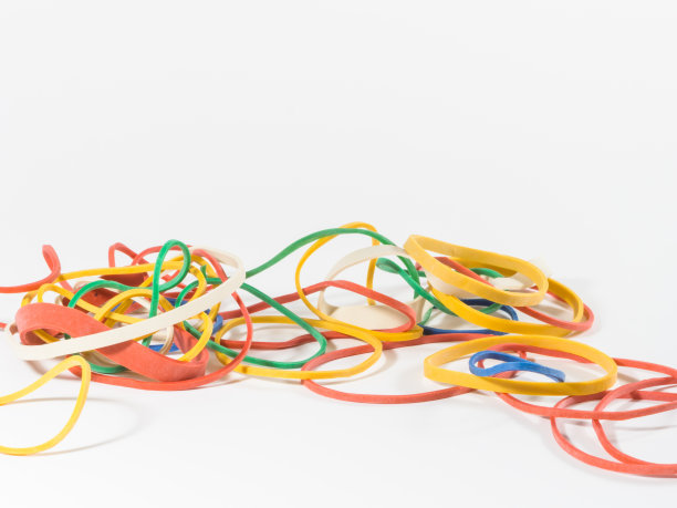 彩色橡皮筋孤立在白色上图片下载