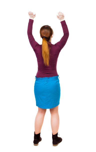 跳舞的年轻美丽的女人的后视图。图片下载