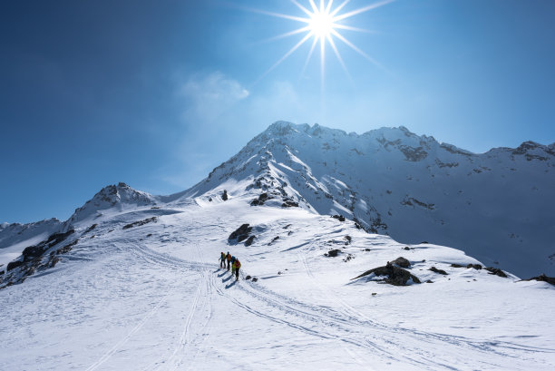 在Flüela Wisshorn，瑞士滑雪登山图片下载