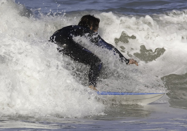 冲浪者乘风破浪图片下载