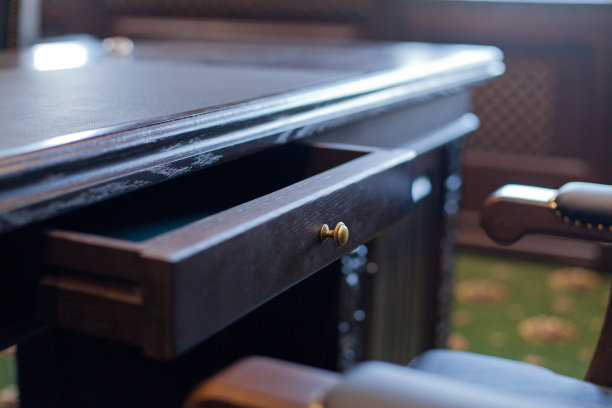 复古风格的橱柜内饰抽屉细节图片下载