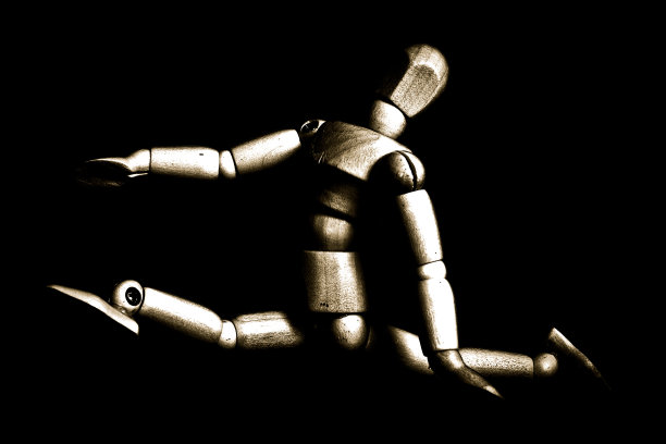 跳舞的木制艺术家的人体模型图片下载