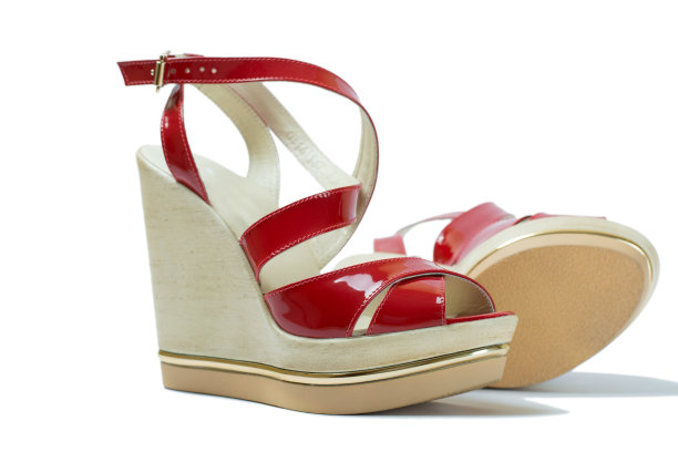 一双红色女式凉鞋图片下载