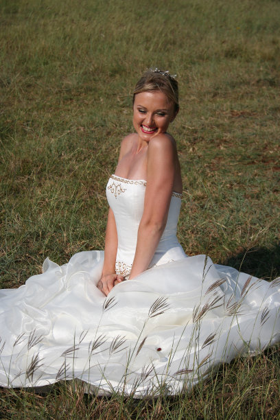 穿着婚纱的新娘图片下载