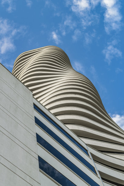 现代建筑外部低角度视图，瓜亚基尔图片下载