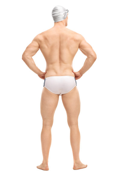 穿着白色泳裤的英俊男性游泳运动员图片下载