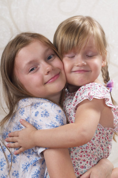 两个姐妹图片下载