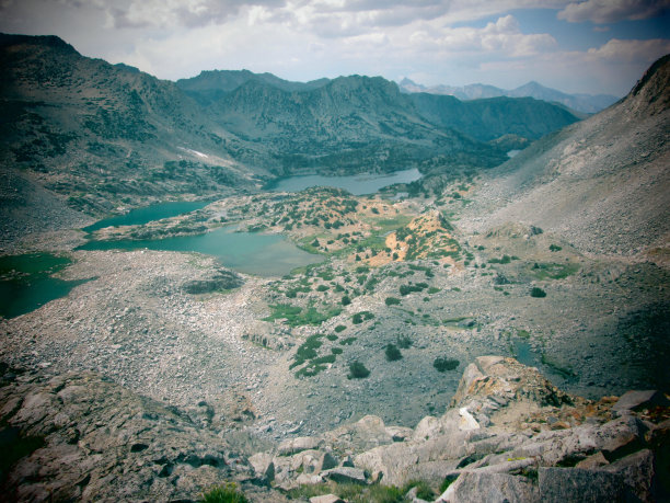 山地景观和湖泊图片下载