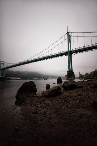 黑暗而阴沉的圣约翰桥图片下载