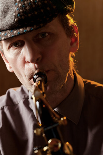 音乐家与萨克斯图片下载