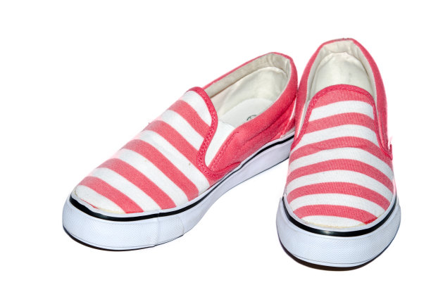 红色运动鞋图片下载