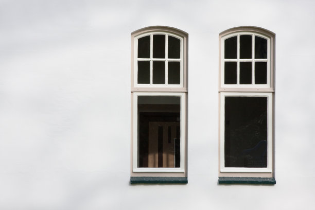 两扇窗户图片下载
