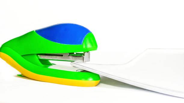 订书机和纸盒图片下载