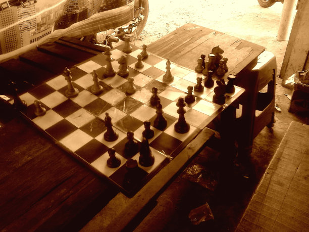 深褐色色调的摄影棋牌图片下载