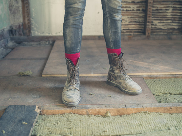 工人的脚和腿由绝缘图片下载