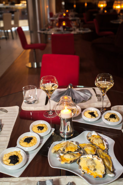 餐厅的餐桌装饰图片下载