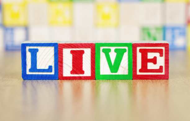 用字母积木拼出生活图片下载