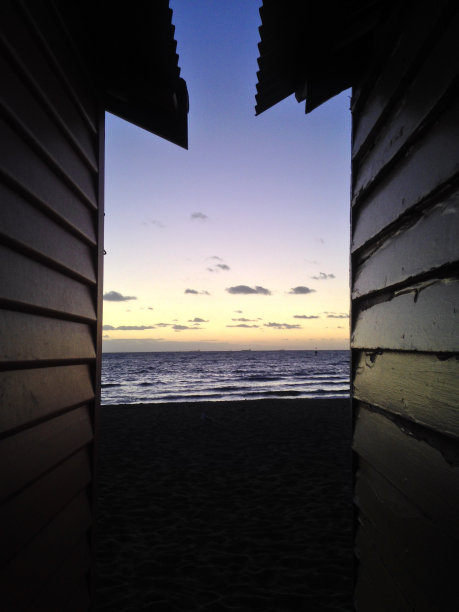 浴盆间的日落图片下载