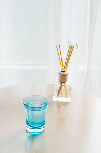 水的玻璃图片下载