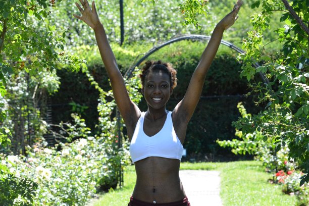 非裔美国女运动员健身射击图片下载