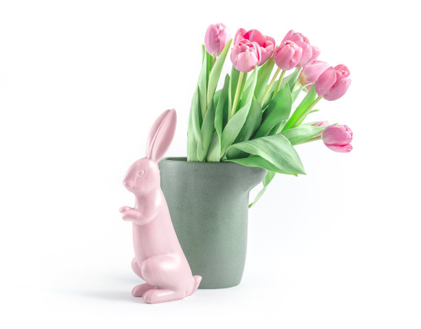 淡粉色的复活节兔子和郁金香图片下载
