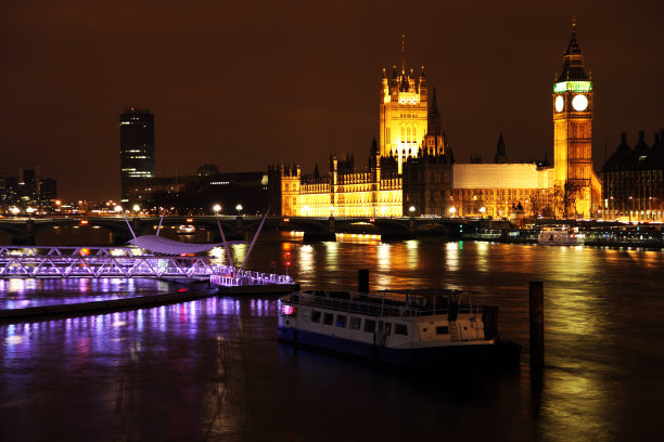 议会在晚上图片下载