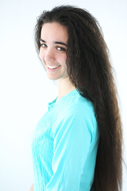 天真的卷发女孩图片下载