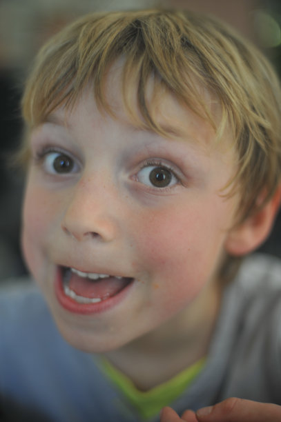 小男孩肖像图片下载