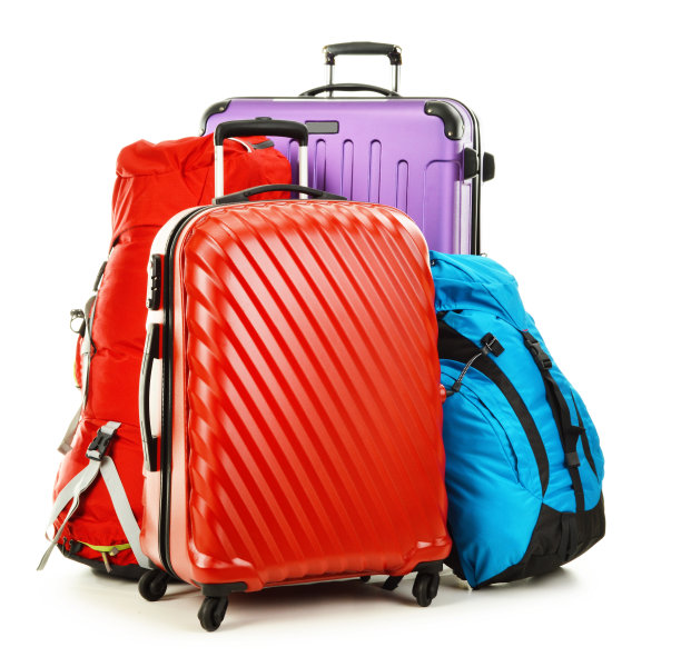 行李箱和帆布背包被白色隔离开来图片下载