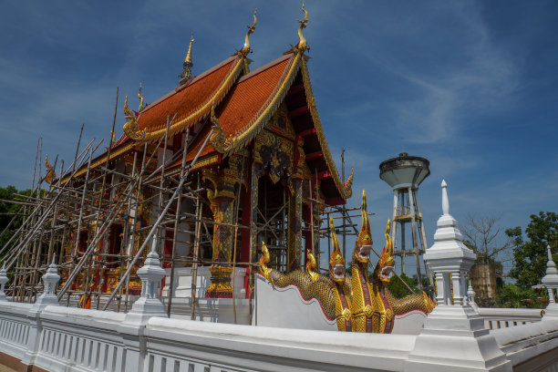 正在翻新的传统佛教教堂图片下载