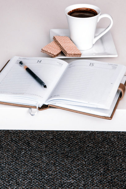一杯茶用笔记本，日历，计划图片下载