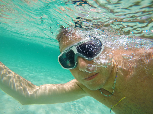 在水里图片下载