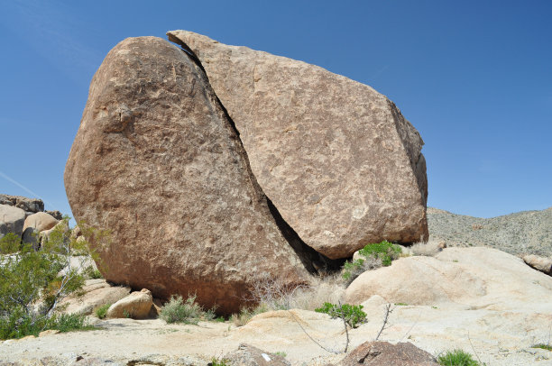 《约书亚树NP》中的Split Rock纪念碑图片下载