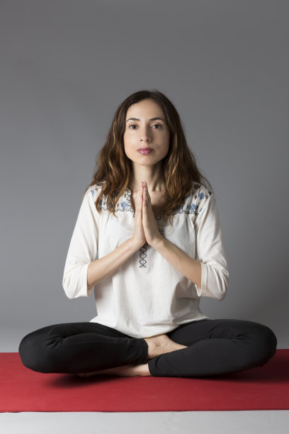 瑜伽女人沉思图片下载