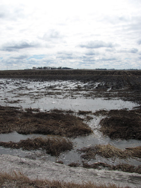 融化的雪在爱荷华地区产生侵蚀潜力图片下载