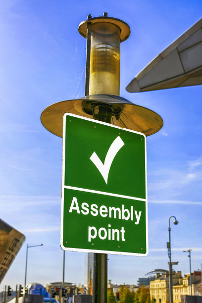 绿色和白色的集合点标志图片下载