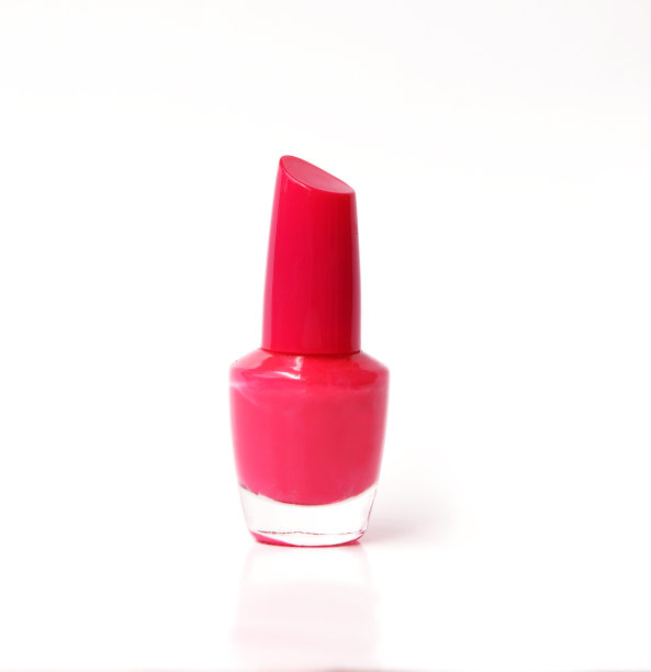 白色背景上的红色指甲油瓶图片下载