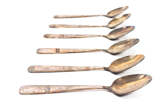 复古的银勺子孤立在白色图片下载