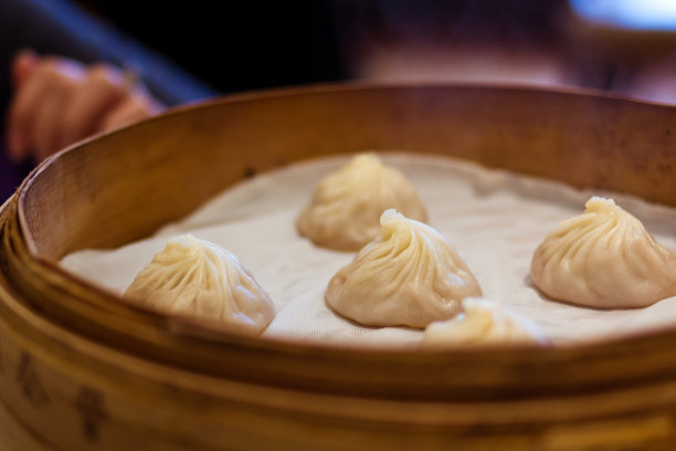 热气腾腾的上海饺子图片下载