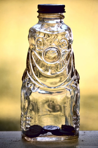 玻璃存钱罐图片下载