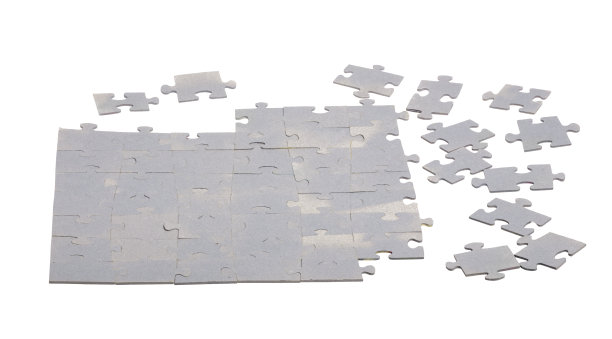 从空白元素孤立在白色上的未完成的谜题图片下载