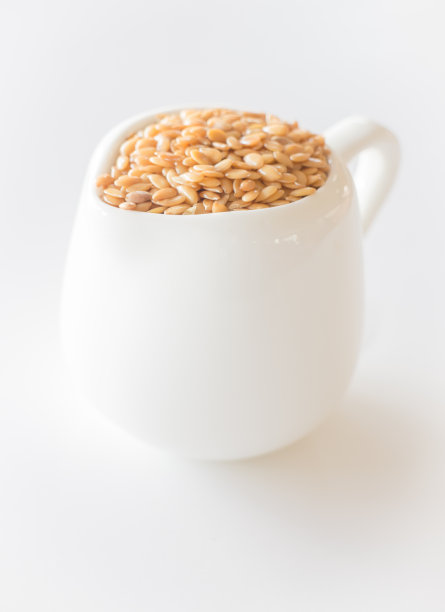 陶瓷罐的黄金亚麻籽图片下载