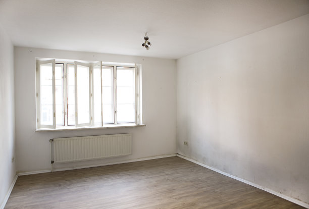 模具在墙壁上图片下载